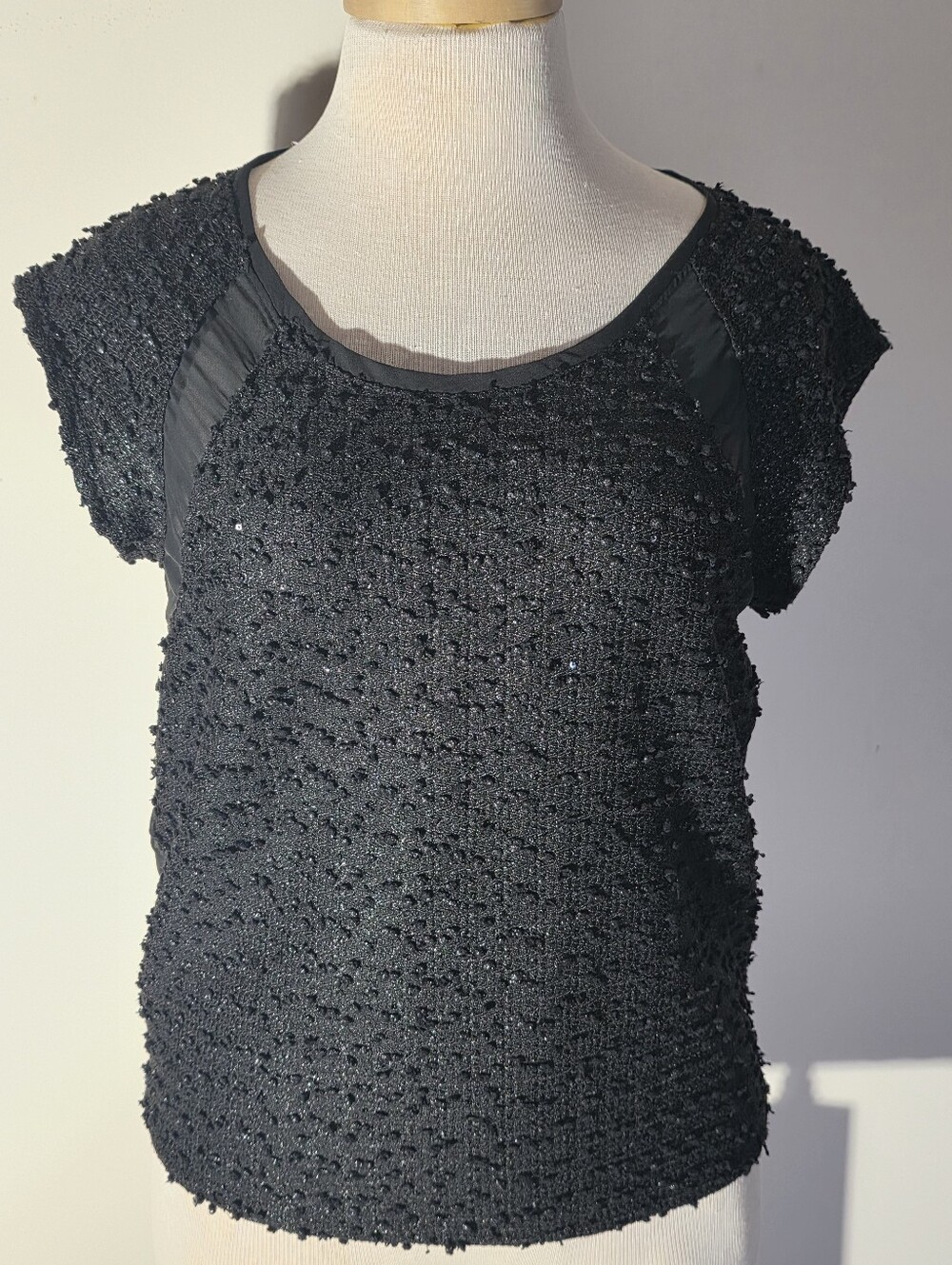 Maurices Black Textured Short Sleeve Top with Mesh Insets (Size L)